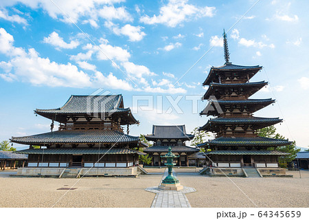 法隆寺 五重塔と金堂と中門 （奈良県生駒郡斑鳩町）の写真素材