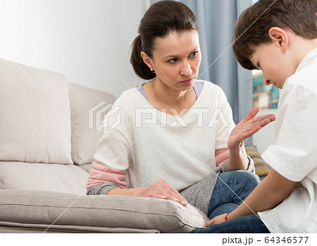 Mother moralizing son 64346577