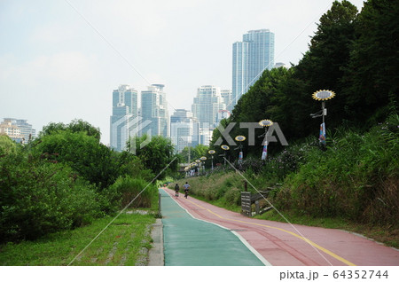 空 景色 山 64352744