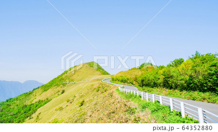 瓶ヶ森林道 64352880