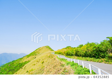 瓶ヶ森林道 64352885