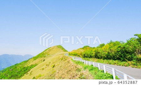 瓶ヶ森林道 64352887