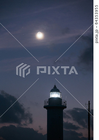 日本最南端・沖縄県の波照間島灯台 64353955