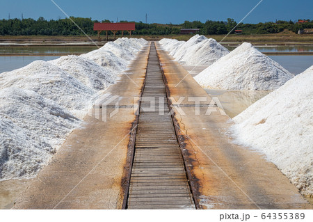 Sea salt mining. Sea salt mining. 64355389