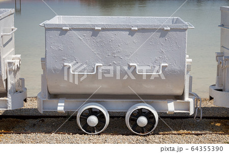 Wagon for the transport of sea salt. 64355390
