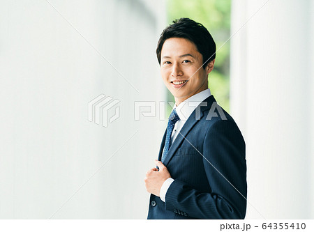 ビジネスシーン　 64355410