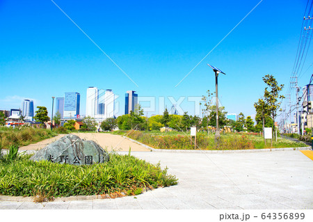 新緑の名古屋市　都市風景　 64356899