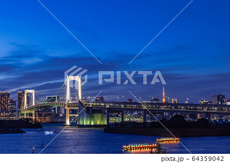 お台場と東京ウォーターフロントの夜景の写真素材