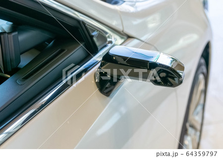 ドアミラー部のデジタルカメラ映像をフロントピラー部に設置された5インチのディスプレイに表示 ドアミラー部のデジタルカメラ映像をフロントピラー部に設置された5インチのディスプレイに表示 64359797