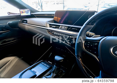 ドアミラー部のデジタルカメラ映像をフロントピラー部に設置された5インチのディスプレイに表示 ドアミラー部のデジタルカメラ映像をフロントピラー部に設置された5インチのディスプレイに表示 64359798