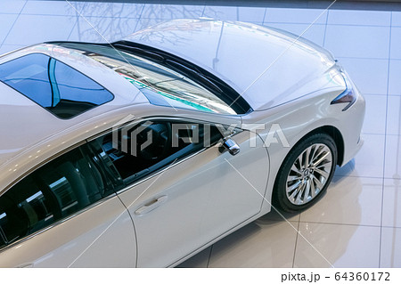 ESの足元を輝かせる17インチホイール 64360172