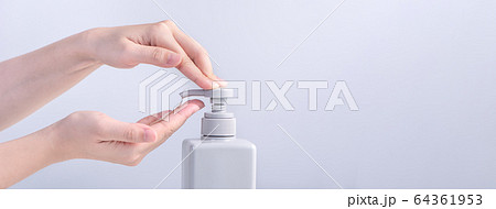 手洗 手洗い 手を洗う 64361953