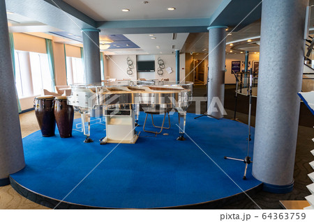 仙台から名古屋行き フェリーいしかりの船内 ピアノの舞台 仙台から名古屋行き フェリーいしかりの船内 ピアノの舞台 64363759