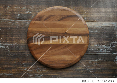 丸い木のプレート 丸い木のプレート 64364093