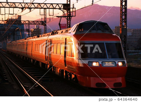 夕暮れのロマンスカー 夕暮れのロマンスカー 64364640