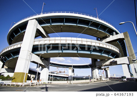 大阪市大正区・西成区にかかる千本松大橋の風景。 64367193