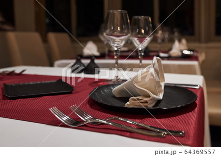 A few empty tables in the restaurant A few empty tables in the restaurant 64369557