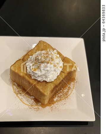 カフェ パン デザート 64369833