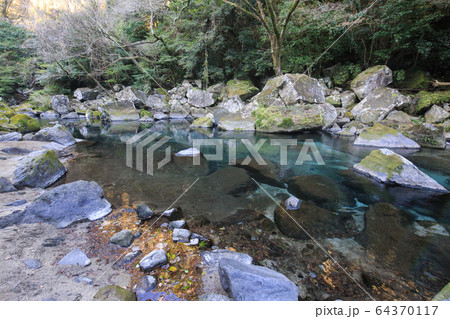 鹿児島県南大隅町　雄川の滝下流展望台遊歩道からの風景 64370117