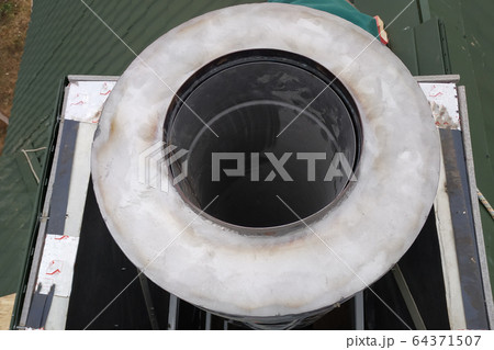 Aluminum ventilation chimneys, the master installs Aluminum ventilation chimneys, the master installs 64371507