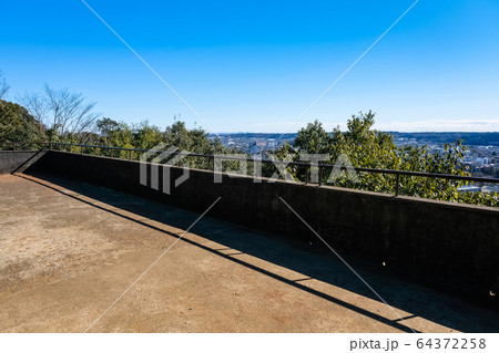 飯能市 天覧山 山頂展望台 64372258