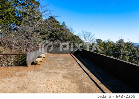 飯能市 天覧山 山頂展望台 64372259