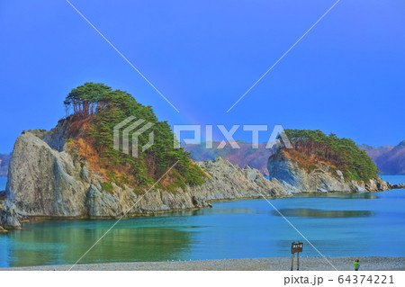 【岩手県】虹と浄土ヶ浜 64374221