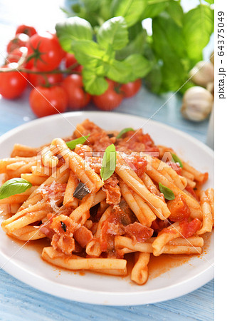 Italian style pasta with tomato sauce 64375049