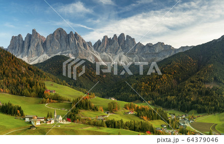 Beautiful panorama landscape of Italian dolomites 64379046