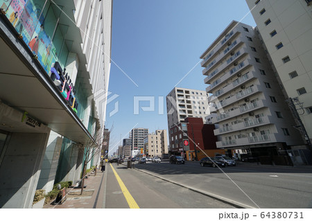 札幌 国道12号 街風景(大通東4丁目サッポロファクトリー フロンティア館付近) 札幌 国道12号 街風景(大通東4丁目サッポロファクトリー フロンティア館付近) 64380731