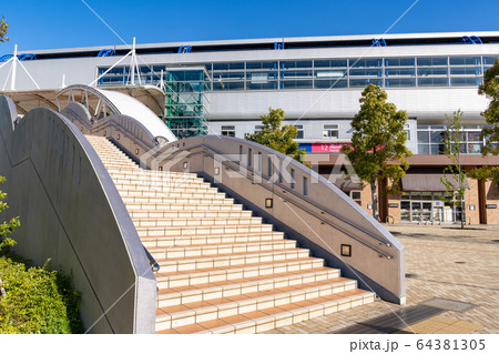 流山おおたかの森駅前風景　西口＜千葉県流山市2020年4月＞ 64381305