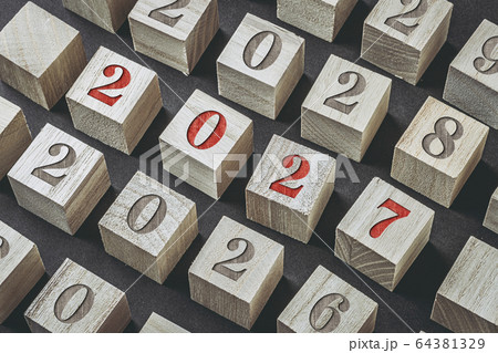 2027年 木製ブロック 64381329