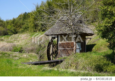津山市内で現役で稼働している共有の米搗き水車としては唯一の水車「桐の木水車」 津山市内で現役で稼働している共有の米搗き水車としては唯一の水車「桐の木水車」 64381810