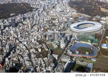 国立競技場を空撮 国立競技場を空撮 64385408