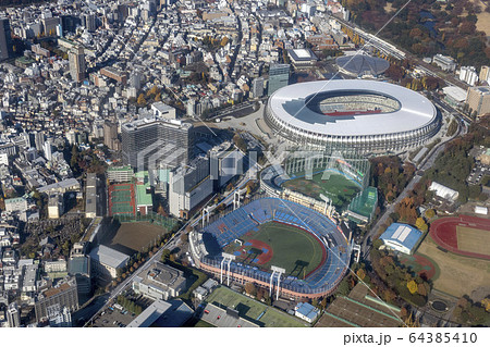国立競技場を空撮 64385410