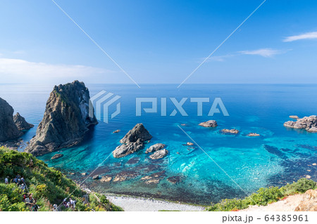 積丹岬の青い海と断崖絶壁の絶景 / 北海道積丹町の観光イメージ 64385961