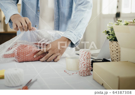 Online small business owner. 64387308