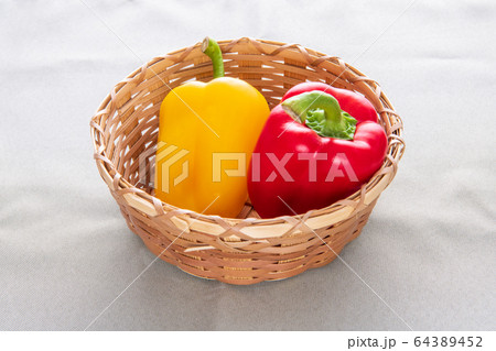 新鮮野菜パプリカ 64389452