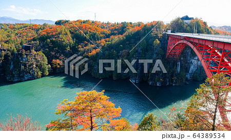 恵那峡と恵那峡大橋（秋） 64389534
