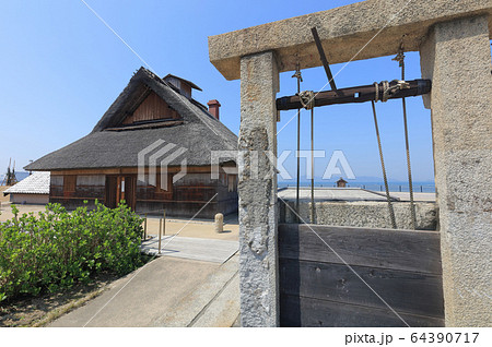 道の駅 うたづ臨海公園の復元塩田の釜屋 64390717