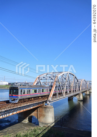 荒川橋梁を渡る京成電車 荒川橋梁を渡る京成電車 64392070