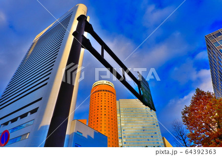<都市風景> 大阪 街並み 青空 <都市風景> 大阪 街並み 青空 64392363