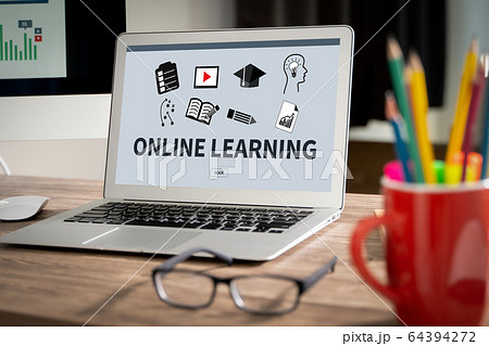 ONLINE LEARNING man hand on table Business ONLINE LEARNING man hand on table Business 64394272