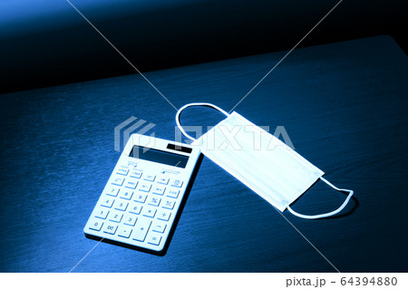 マスクと電卓 マスクと電卓 64394880