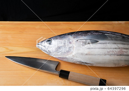 まな板の上の鰹 まな板の上の鰹 64397296