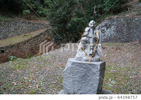 【四国三十六不動霊場】第四番　箸蔵寺の天狗の石像　徳島県三好市 64398757