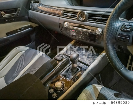インテリア性能を徹底的に追求し大人のセダンにふさわしい上質な世界観を磨き上げてるGSF 64399089