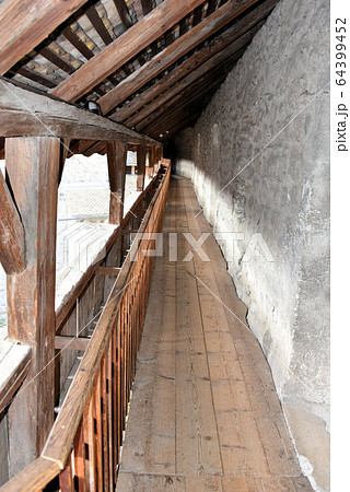 シヨン城の城内 64399452