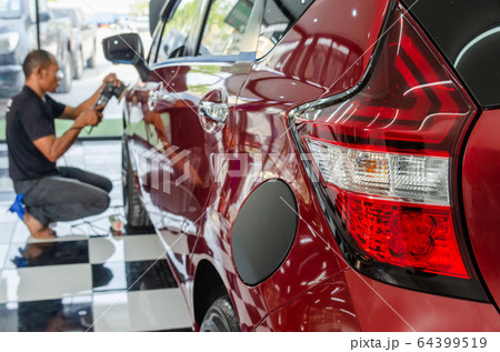 Polishing cars 64399519