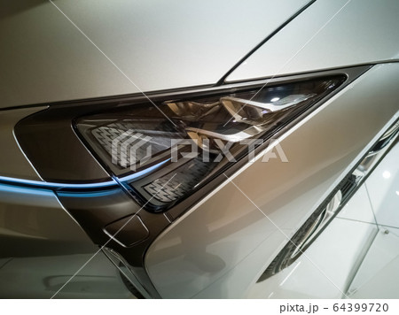 先進性を印象づける超小型の三眼フルLEDヘッドランプ造形美と先進テクノロジーの融合 先進性を印象づける超小型の三眼フルLEDヘッドランプ造形美と先進テクノロジーの融合 64399720